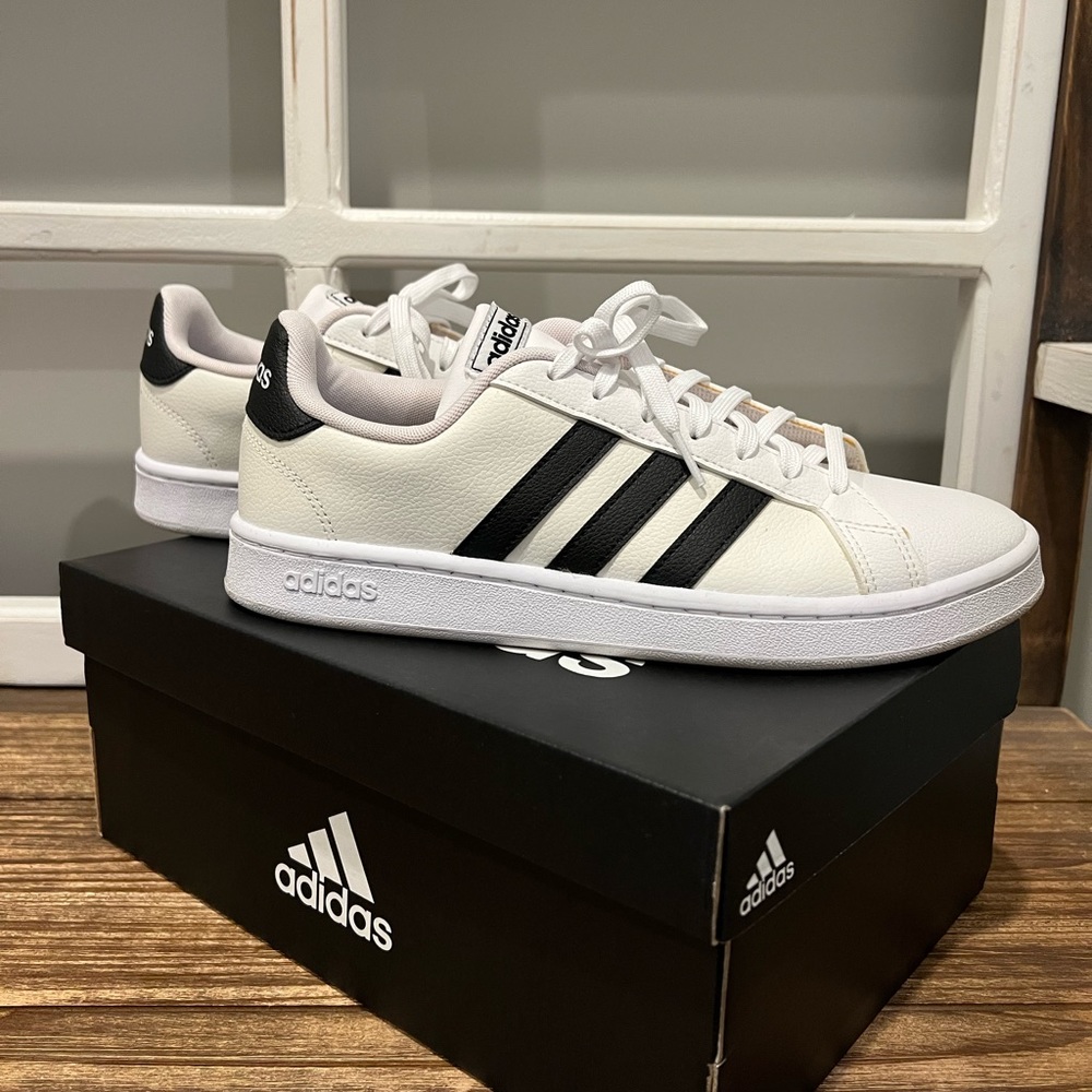Adidas Tennis Shoes
